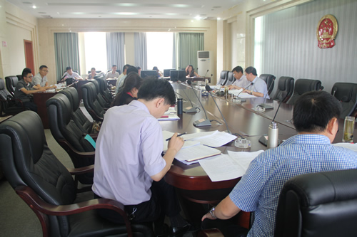 政府領(lǐng)導(dǎo)、企業(yè)代表參加了崇禮新城投資合作協(xié)議討論會(huì)(圖2)